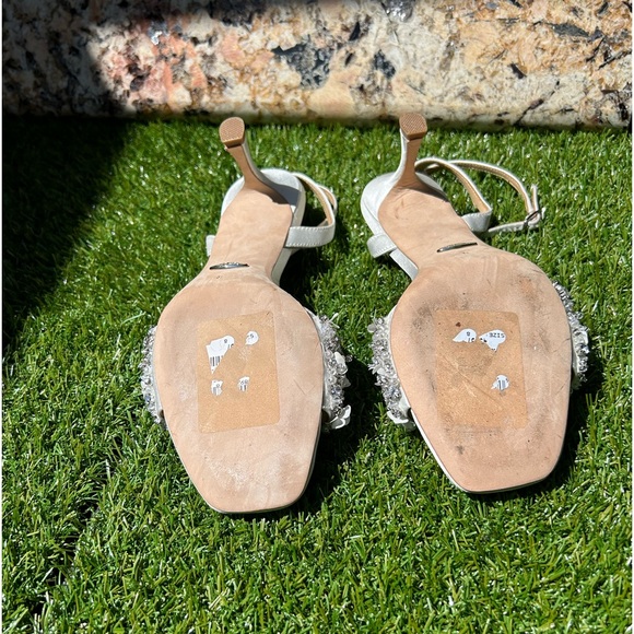 Badgley Mischka Telissa white satin embellished heels size 8 stores display - Picture 9 of 10